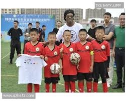 篮球篮网球员训练中展现高命中率